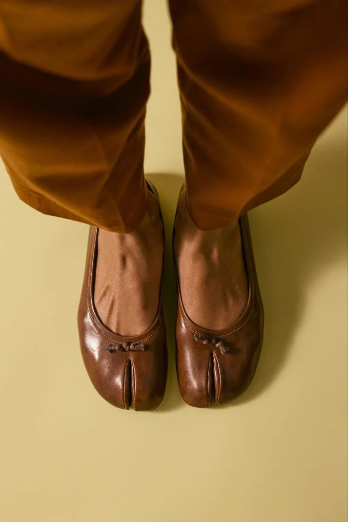 Noir Tabi Flats